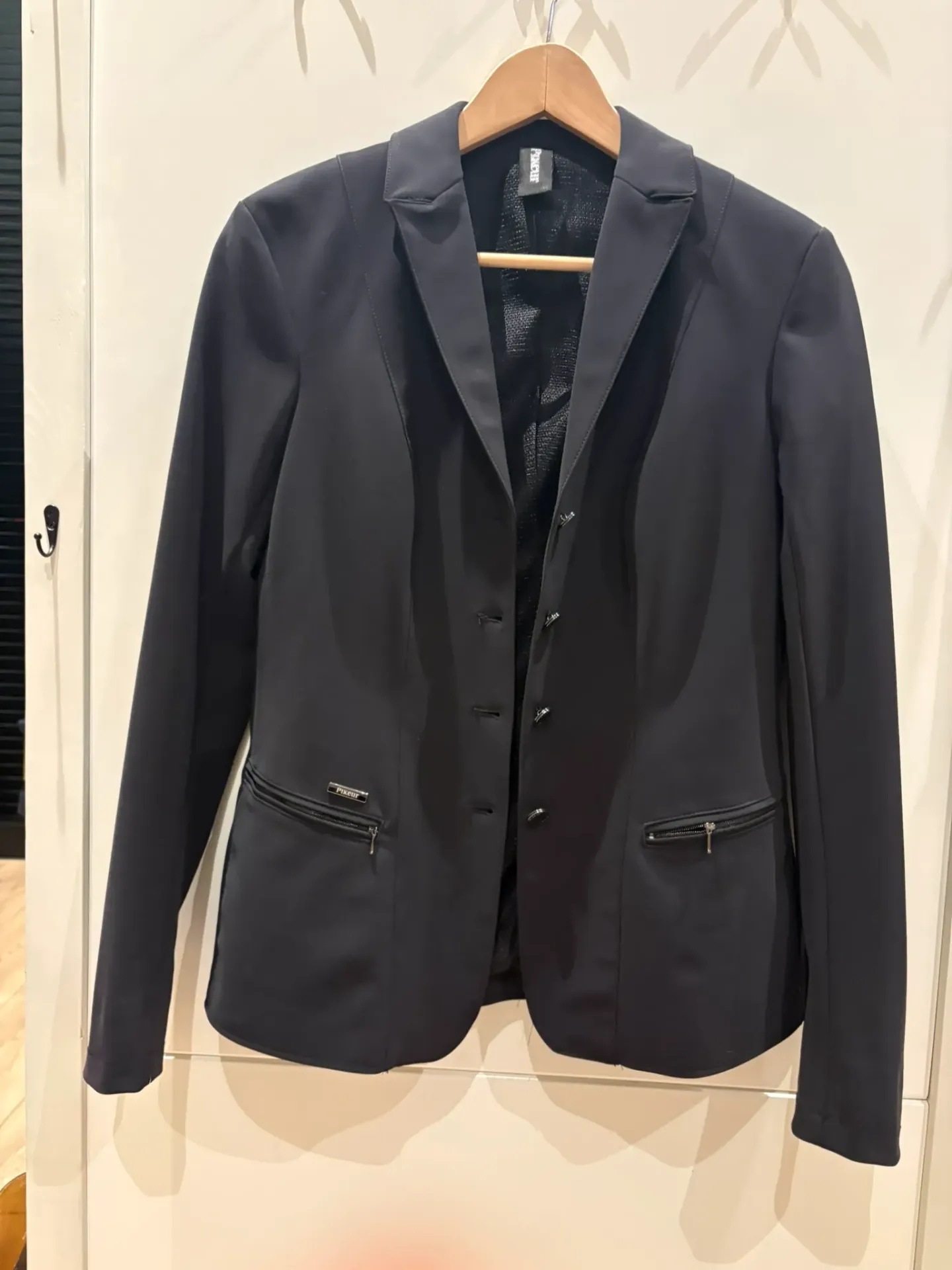 [E001A045] Wedstrijdvest Pikeur zwart maat 176