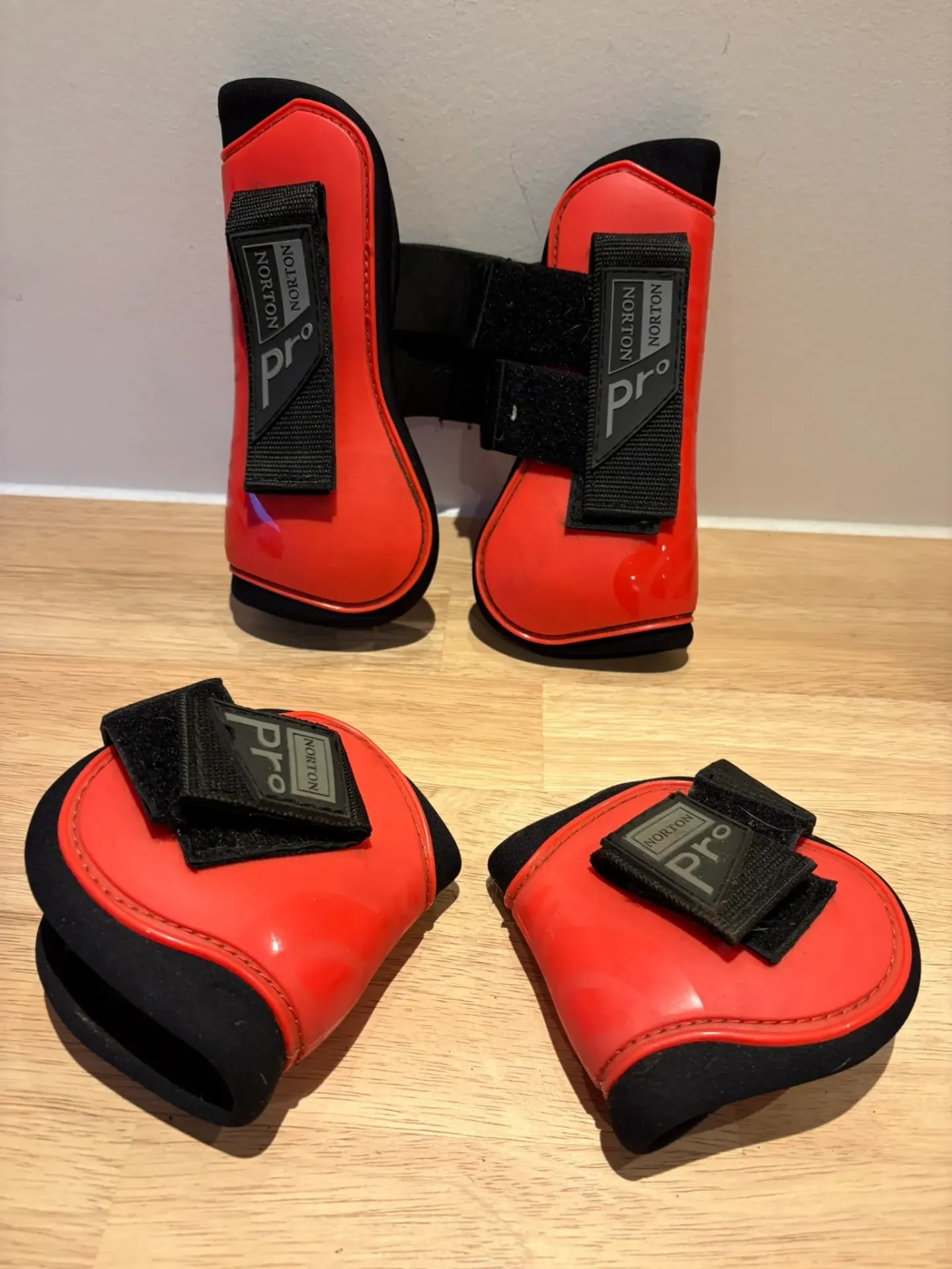 Beenbescherming set rood